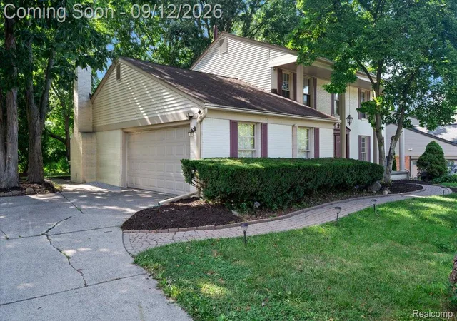 Photo 2 of Single family home for sale at 2196 Willow Leaf Dr, Rochester Hills, MI 48309 | MLS# 20261070931 | Listing updated on 2026-09-13