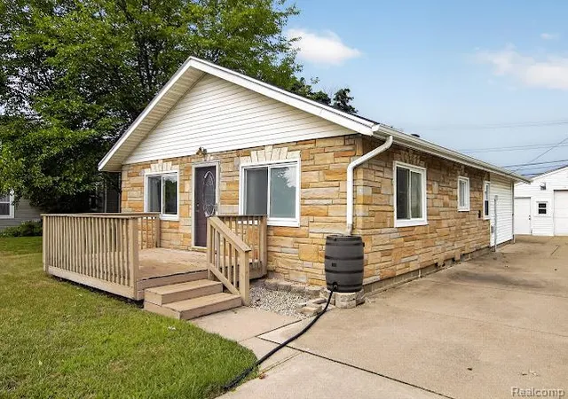 Photo 1 of Single family home for sale at 412 Dorothy St, South Lyon, MI 48178 | MLS# 20261070935 | Listing updated on 2026-10-01