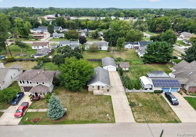 Photo 3 of Single family home for sale at 412 Dorothy St, South Lyon, MI 48178 | MLS# 20261070935 | Listing updated on 2026-10-01