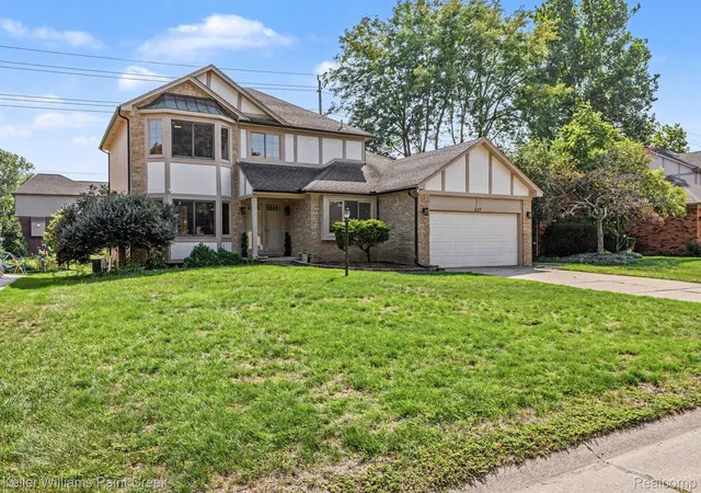 Photo 3 of Single family home for sale at 627 Parkland Dr, Rochester Hills, MI 48307 | MLS# 20261070937 | Listing updated on 2026-09-06
