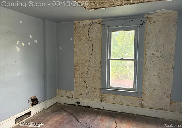 Photo 4 of Single family home for sale at 1517 Iowa Ave, Flint, MI 48506 | MLS# 20261070938 | Listing updated on 2026-09-10