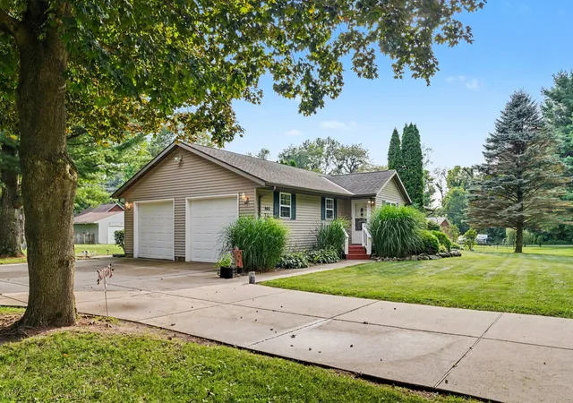 Photo 3 of Single family home for sale at 165 W Monroe St, Marcellus, MI 49067 | MLS# 69026046794 | Listing updated on 2026-09-03