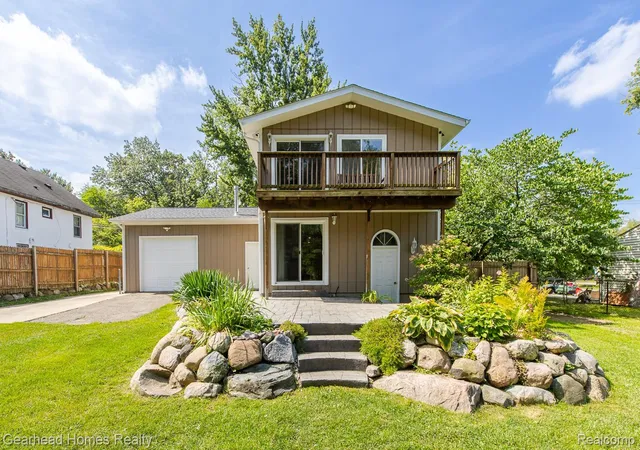 Photo 2 of Single family home for sale at 3068 Seebaldt Ave, Waterford, MI 48329 | MLS# 20261070945 | Listing updated on 2026-09-05