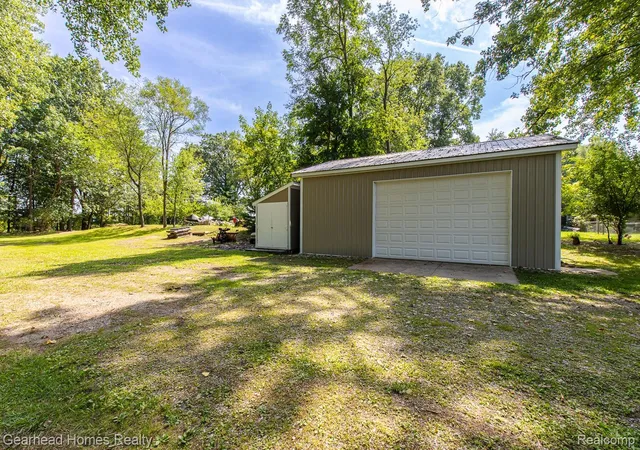 Photo 4 of Single family home for sale at 3068 Seebaldt Ave, Waterford, MI 48329 | MLS# 20261070945 | Listing updated on 2026-09-05