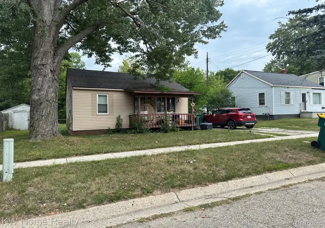 Photo 3 of Single family home for sale at 611 Beach St, Mount Morris, MI 48458 | MLS# 20261070948 | Listing updated on 2026-09-09