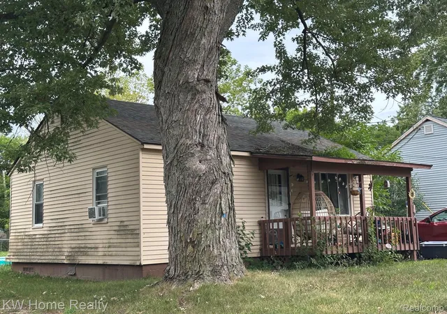 Photo 4 of Single family home for sale at 611 Beach St, Mount Morris, MI 48458 | MLS# 20261070948 | Listing updated on 2026-09-09