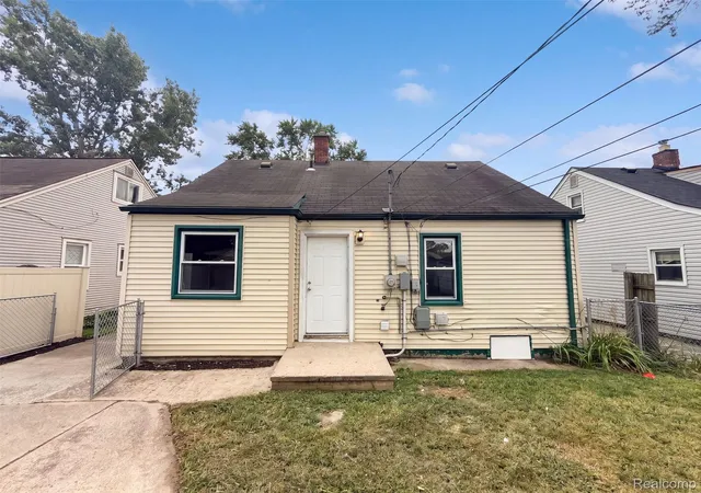 Photo 4 of Single family home for sale at 24346 Lehigh St, Dearborn Heights, MI 48125 | MLS# 20261070953 | Listing updated on 2026-09-12