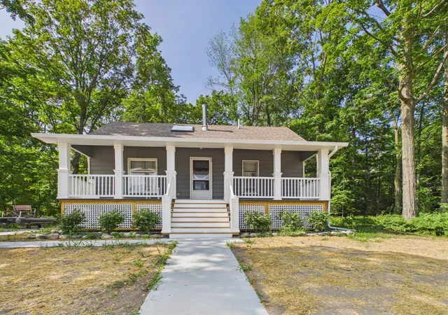 Photo 3 of Single family home for sale at 10189 N Shore Dr, Northport, MI 49670 | MLS# 78080073179 | Listing updated on 2026-09-10
