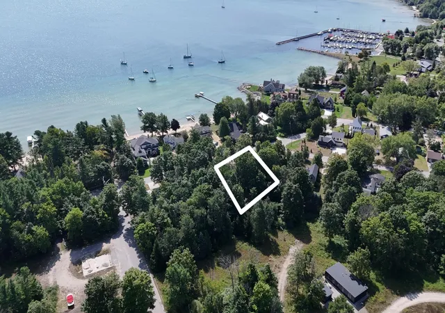 Photo 4 of Single family home for sale at 10189 N Shore Dr, Northport, MI 49670 | MLS# 78080073179 | Listing updated on 2026-09-10