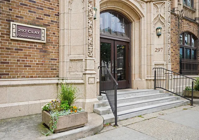 Listing Photo 2 - Condo for sale in building located at 297 W Clay Ave, Muskegon, MI 49440 - Unit #404