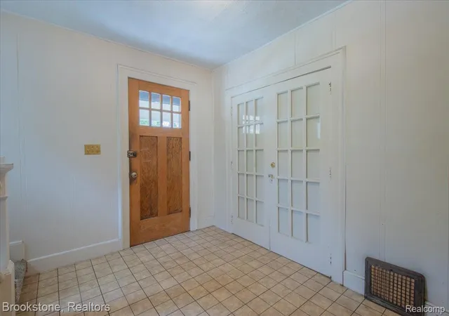 Photo 3 of Land for sale at 511 Woodcrest Dr, Royal Oak, MI 48067 | MLS# 20261070960 | Listing updated on 2026-09-16
