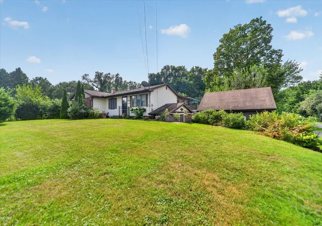 Photo 3 of Single family home for sale at 3124 Earl Dr, Spring Arbor, MI 49283 | MLS# 55026046809 | Listing updated on 2026-09-03