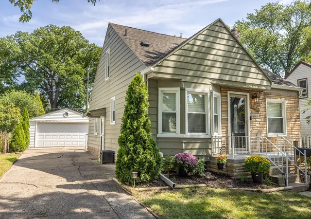 Photo 2 of Single family home for sale at 1520 N Alexander Ave, Royal Oak, MI 48067 | MLS# 81026046811 | Listing updated on 2026-09-17