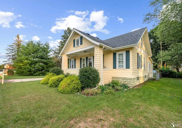 Photo 3 of Single family home for sale at 37261 Ellis St, New Boston, MI 48164 | MLS# 57050220664 | Listing updated on 2026-09-11