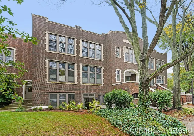 Listing Photo 4 - Condo for sale in building located at 2006 Wealthy St Se, Kent, MI 49506 - Unit #104