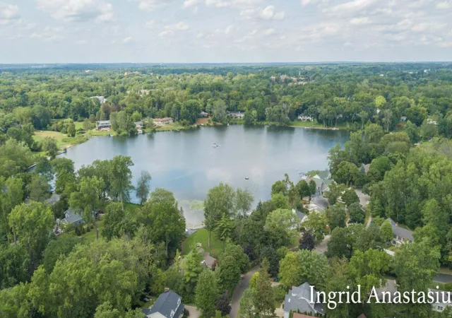 Listing Photo 5 - Condo for sale in building located at 2006 Wealthy St Se, Kent, MI 49506 - Unit #104