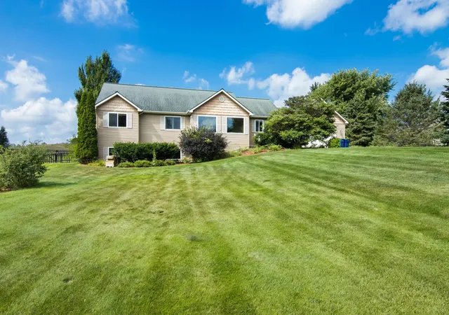 Photo 32 of Single family home for sale at 859 Shamrock Ln, Traverse City, MI 49696 | MLS# 78080073184 | Listing updated on 2026-09-10