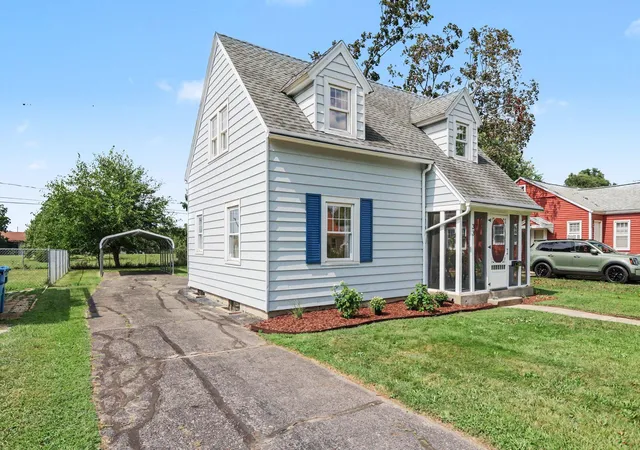 Photo 2 of Single family home for sale at 33 Pleasant Ave, Battle Creek, MI 49015 | MLS# 64026046814 | Listing updated on 2026-09-17