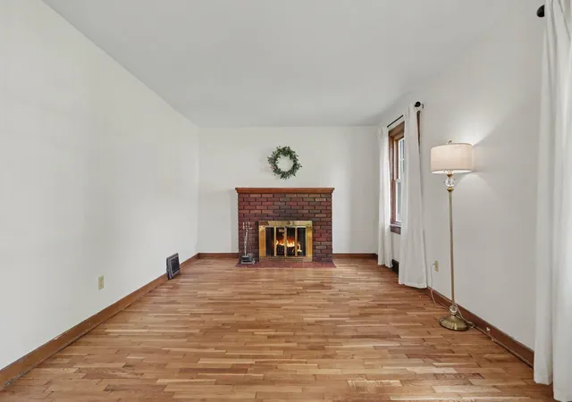 Photo 4 of Single family home for sale at 33 Pleasant Ave, Battle Creek, MI 49015 | MLS# 64026046814 | Listing updated on 2026-09-17