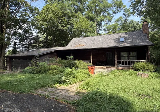 Photo 1 of Sale Pending at 3035 3 Mile Rd Ne, Grand Rapids, MI 49525 | MLS# 65026046816 | Listing updated on 2026-09-14