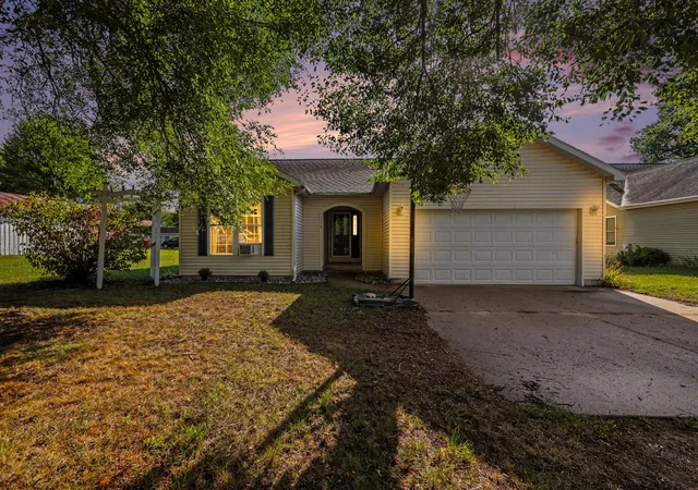 Photo 1 of Single family home for sale at 338 Maple St, Newaygo, MI 49337 | MLS# 65026046818 | Listing updated on 2026-09-16