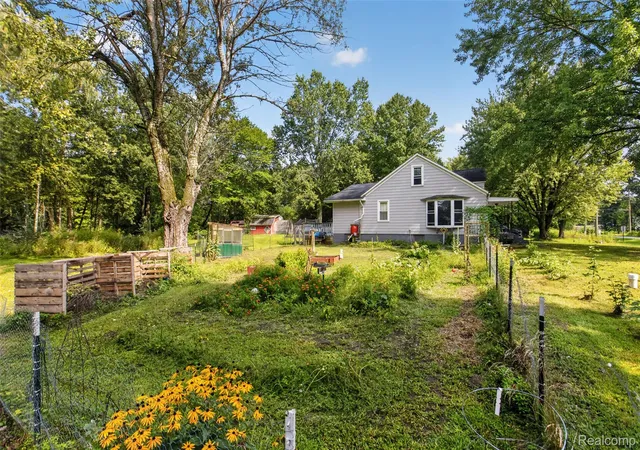 Photo 4 of Single family home for sale at 360 Plum Crk Rd, Lapeer, MI 48446 | MLS# 20261070966 | Listing updated on 2026-09-09