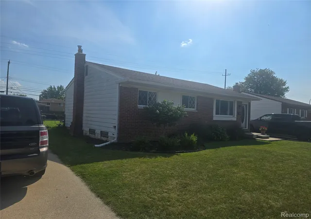 Photo 3 of Single family home for sale at 22233 Silver Crk Ln, Rockwood, MI 48173 | MLS# 20261070969 | Listing updated on 2026-09-04