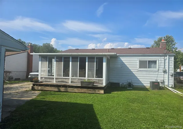 Photo 3 of Single family home for sale at 22233 Silver Crk Ln, Rockwood, MI 48173 | MLS# 20261070969 | Listing updated on 2026-09-04