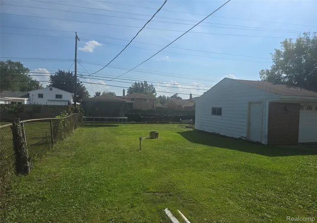Photo 4 of Single family home for sale at 22233 Silver Crk Ln, Rockwood, MI 48173 | MLS# 20261070969 | Listing updated on 2026-09-04