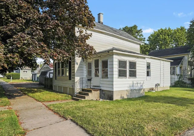 Photo 1 of Single family home for sale at 700 24th Street, Bay City, MI 48708 | MLS# 61050220668 | Listing updated on 2026-09-03