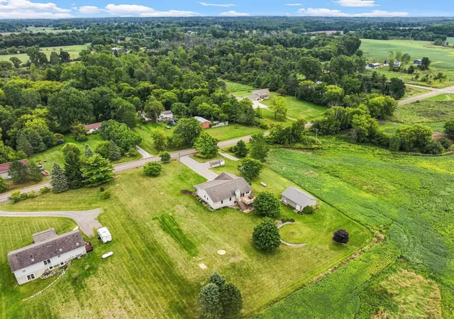 Photo 4 of Single family home for sale at 2436 S Henderson Rd, Davison, MI 48423 | MLS# 5050220672 | Listing updated on 2026-09-04