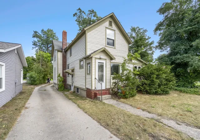 Photo 2 of Multi family home for sale at 1055 E Front St, Traverse City, MI 49686 | MLS# 78080073186 | Listing updated on 2026-09-08