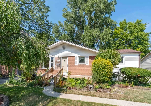 Photo 2 of Single family home for sale at 19439 Heckman St, Clinton Township, MI 48035 | MLS# 58050220677 | Listing updated on 2026-09-09