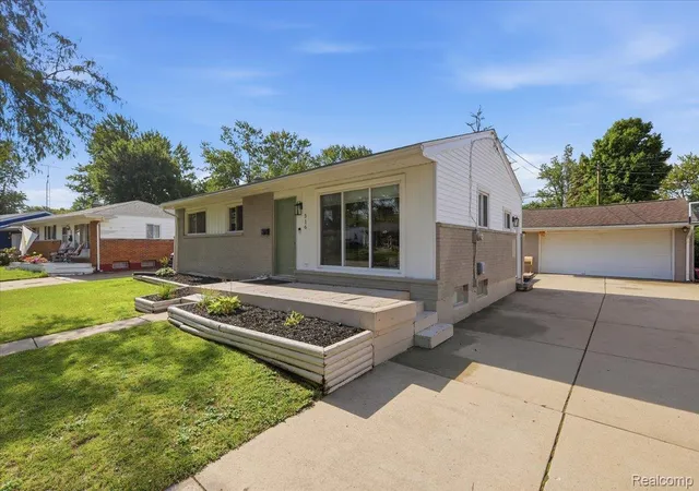 Photo 1 of Single family home for sale at 316 Tamarac Dr, Davison, MI 48423 | MLS# 20261070984 | Listing updated on 2026-09-15