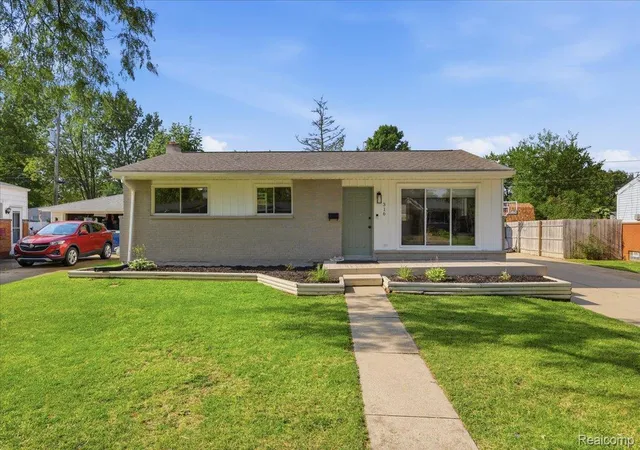 Photo 2 of Single family home for sale at 316 Tamarac Dr, Davison, MI 48423 | MLS# 20261070984 | Listing updated on 2026-09-15