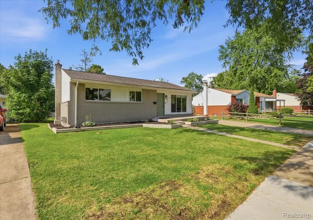 Photo 3 of Single family home for sale at 316 Tamarac Dr, Davison, MI 48423 | MLS# 20261070984 | Listing updated on 2026-09-15
