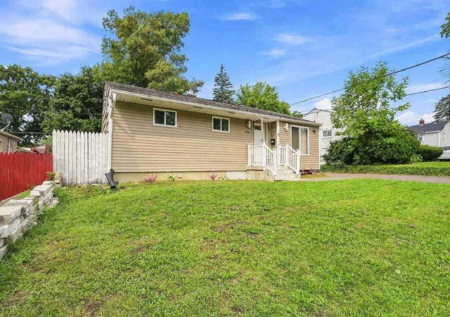 Photo 2 of Single family home for sale at 3814 Cherokee Ave, Flint, MI 48507 | MLS# 65026046839 | Listing updated on 2026-09-14