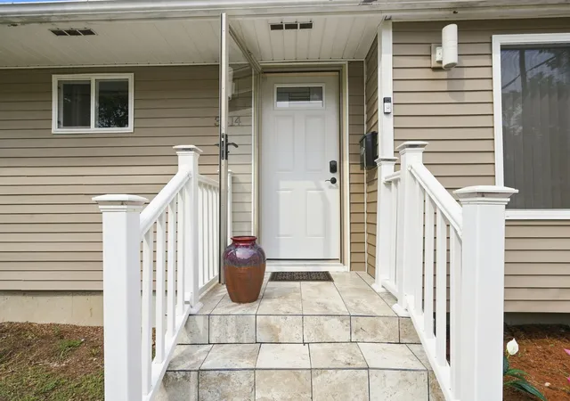 Photo 3 of Single family home for sale at 3814 Cherokee Ave, Flint, MI 48507 | MLS# 65026046839 | Listing updated on 2026-09-14
