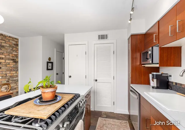 Listing Photo 5 - Condo for sale in building located at 2471 Abbington Dr SE, Grand Rapids, MI 49506