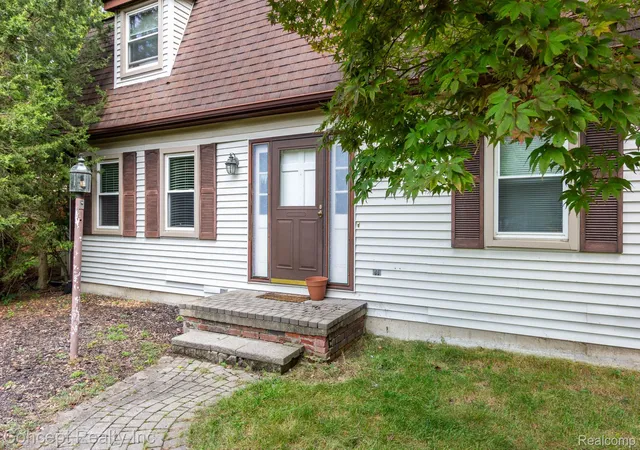 Photo 2 of Single family home for sale at 21467 Jewell Ct, Grosse Ile, MI 48138 | MLS# 20261070997 | Listing updated on 2026-09-21