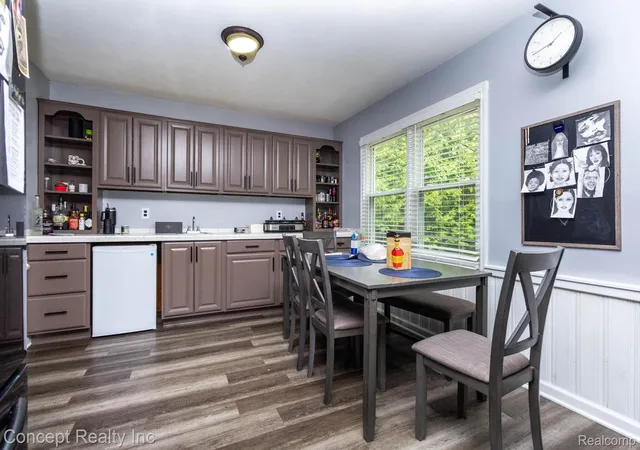 Photo 4 of Single family home for sale at 21467 Jewell Ct, Grosse Ile, MI 48138 | MLS# 20261070997 | Listing updated on 2026-09-21