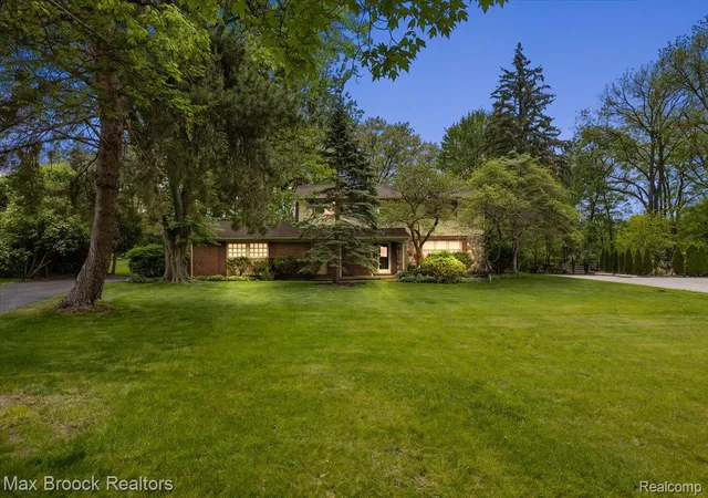 Single family home for sale at 6609 E Knollwood Cir, West Bloomfield, MI 48322 | MLS# 20261071010