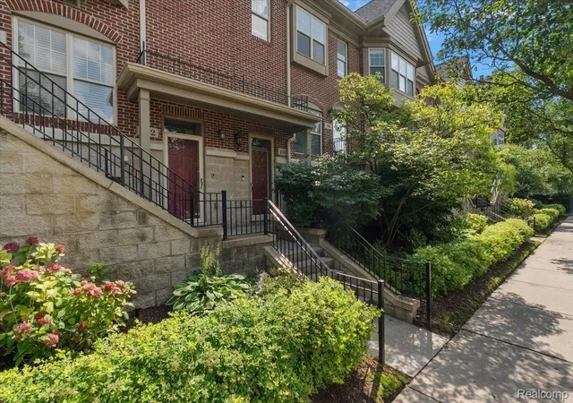 Photo 2 of Condo for sale at 100 Adelaide St, Detroit, MI 48201 | MLS# 20261071013 | Listing updated on 2026-09-11
