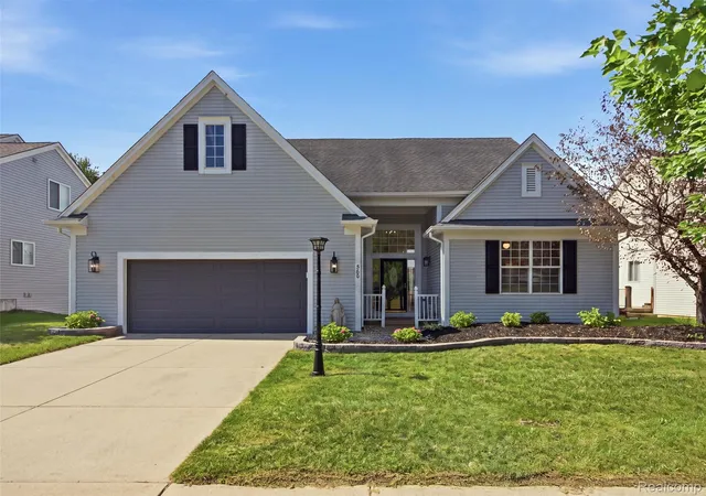 Photo 2 of Single family home for sale at 900 Cross St, Oxford, MI 48371 | MLS# 20261071022 | Listing updated on 2026-09-11