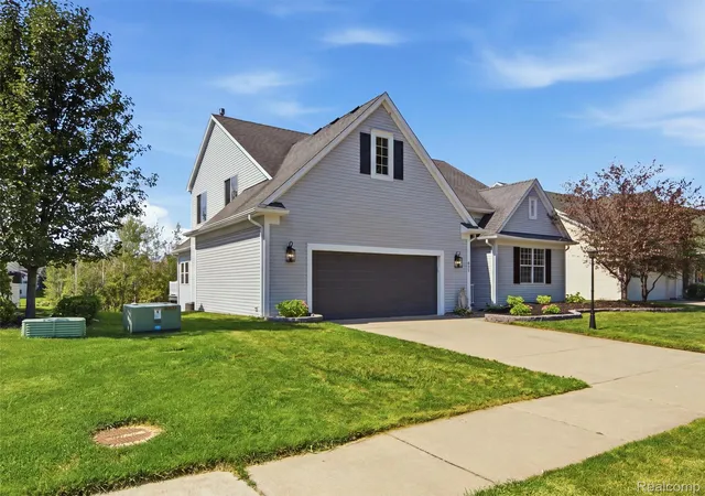 Photo 3 of Single family home for sale at 900 Cross St, Oxford, MI 48371 | MLS# 20261071022 | Listing updated on 2026-09-11