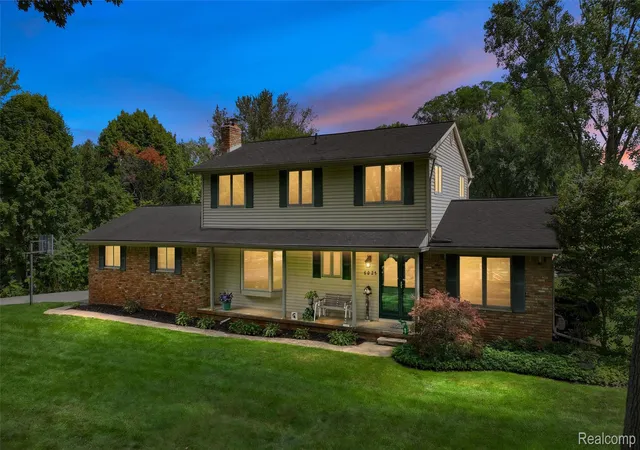Photo 1 of Single family home for sale at 6025 Venice Dr, Commerce Township, MI 48382 | MLS# 20261071028 | Listing updated on 2026-09-12