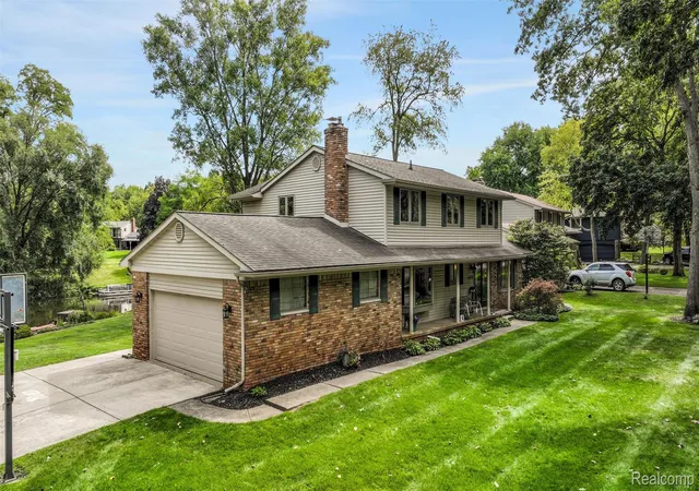 Photo 2 of Single family home for sale at 6025 Venice Dr, Commerce Township, MI 48382 | MLS# 20261071028 | Listing updated on 2026-09-12