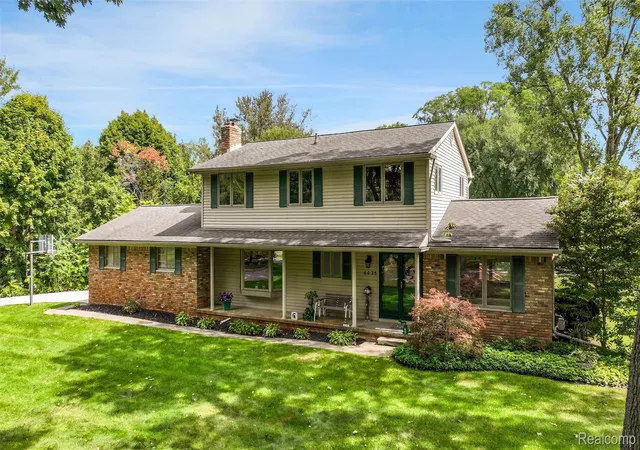 Photo 3 of Single family home for sale at 6025 Venice Dr, Commerce Township, MI 48382 | MLS# 20261071028 | Listing updated on 2026-09-12