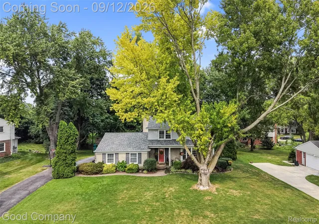 Photo 3 of Single family home for sale at 2651 Kopson Ct, Bloomfield Hills, MI 48304 | MLS# 20261071029 | Listing updated on 2026-09-14
