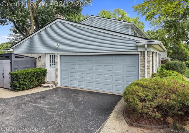 Photo 4 of Single family home for sale at 2651 Kopson Ct, Bloomfield Hills, MI 48304 | MLS# 20261071029 | Listing updated on 2026-09-14
